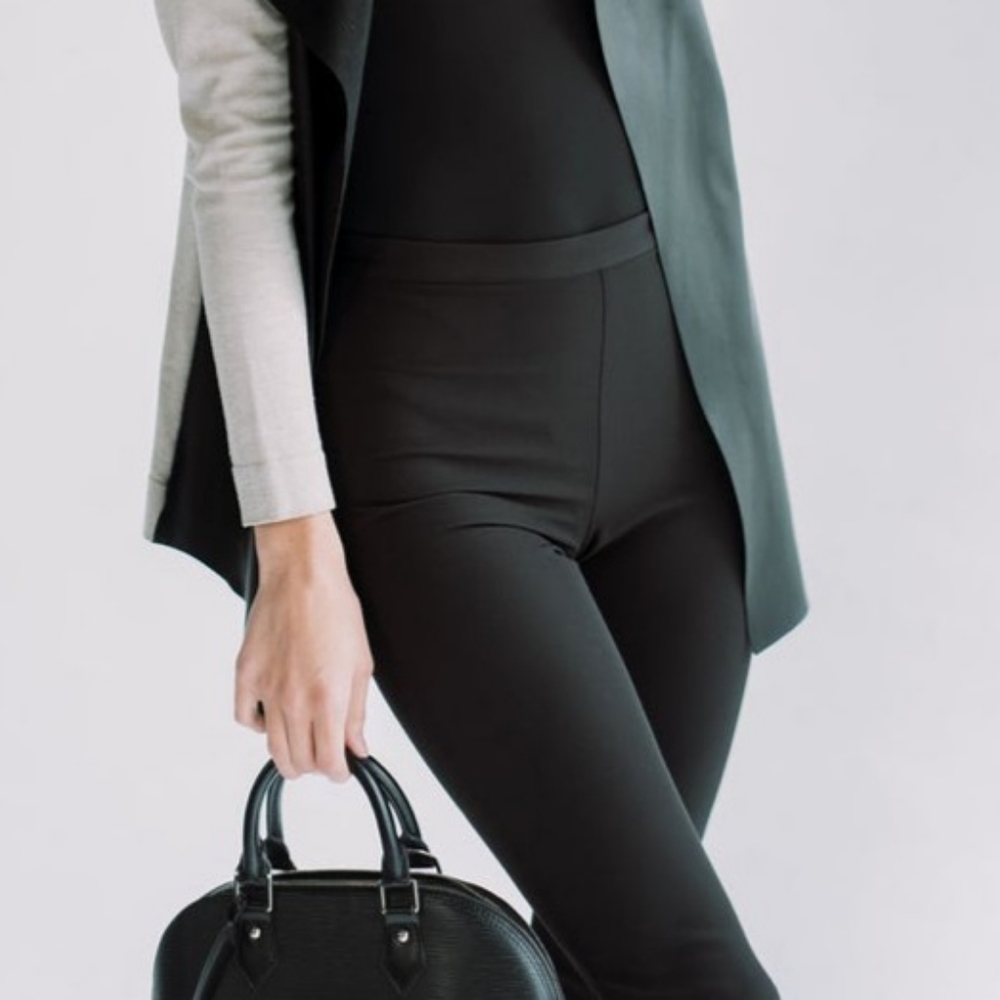 NY & C New York and Company Blach Stretch Crop Pants Large